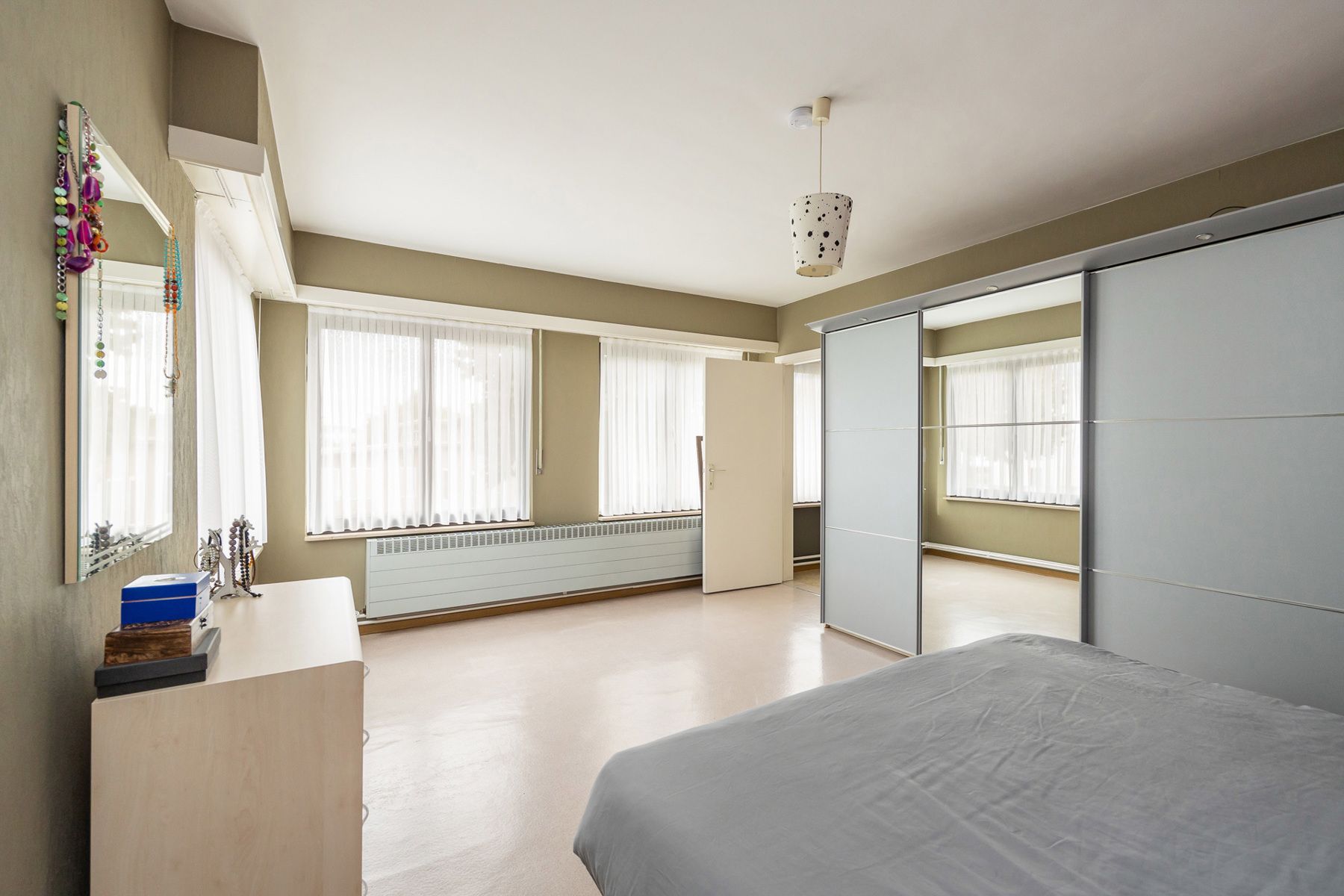 Ruime woning met 4 slks en 2 bdks op 886 m² foto 29