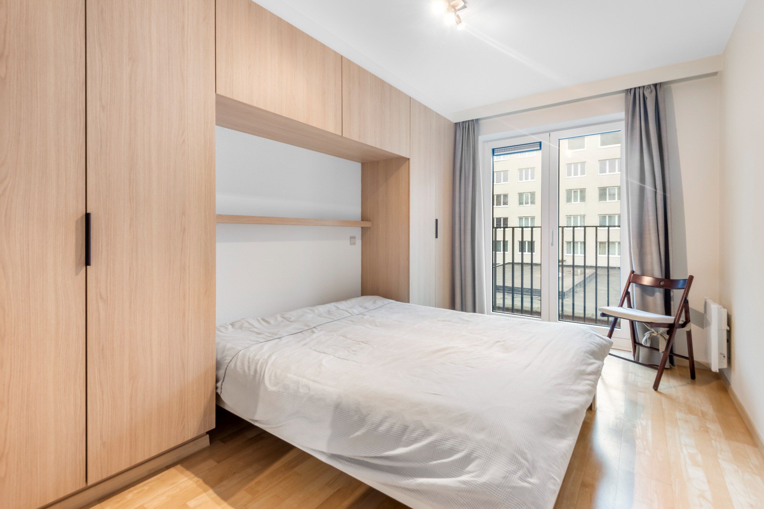 Goed gelegen appartement met zijdelings ZEEzicht dichtbij het Driehoeksplein. Parking te koop op het gelijkvloers. foto 12