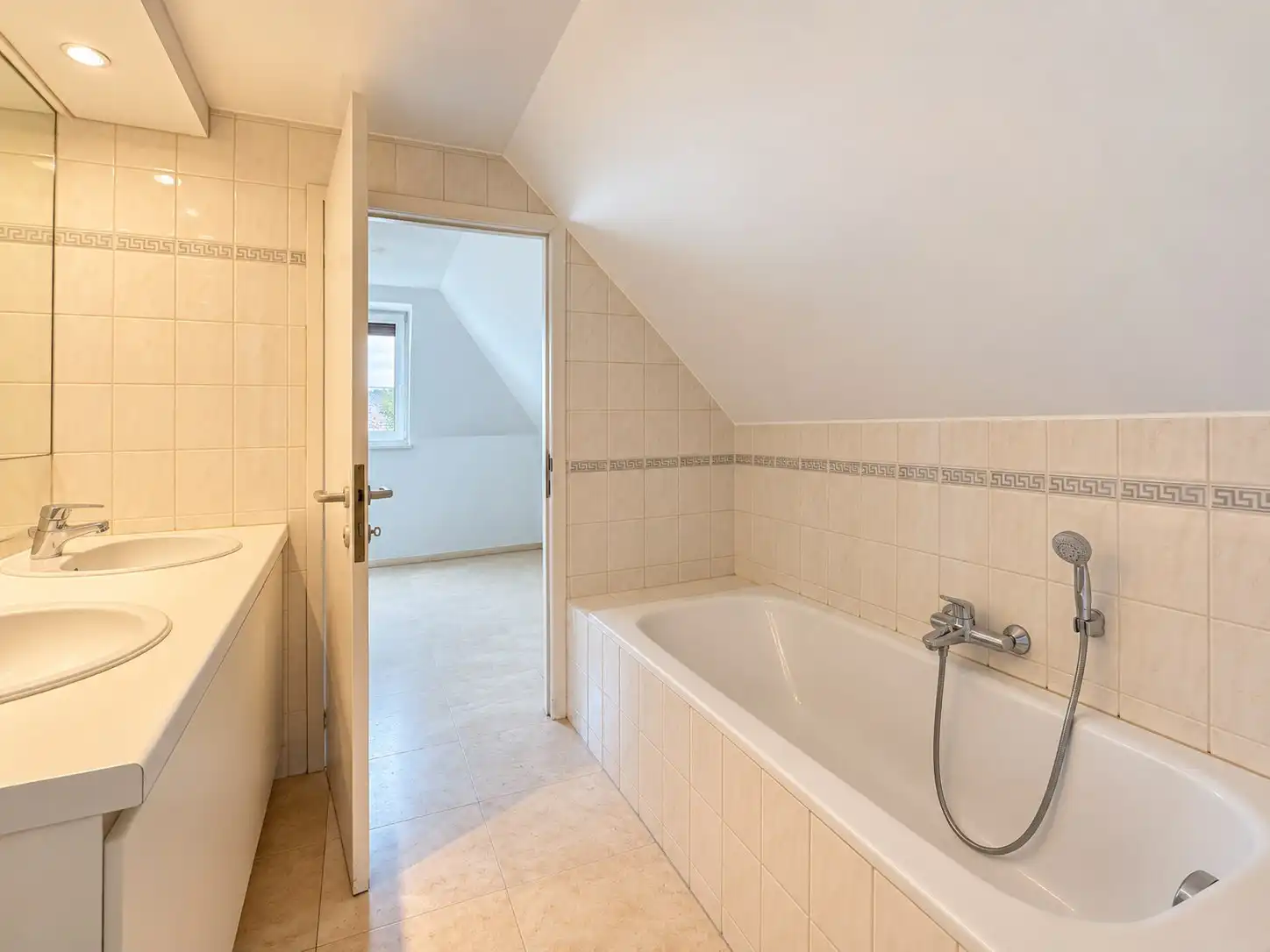 Aangenaam appartement met 2 slaapkamers te Knokke-Duinbergen foto 9