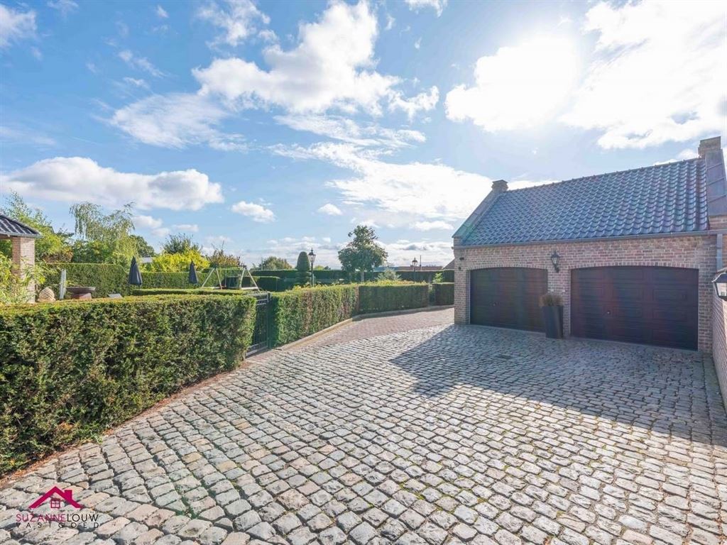 Landelijke villawoning met dubbele vrijstaande garage foto 5