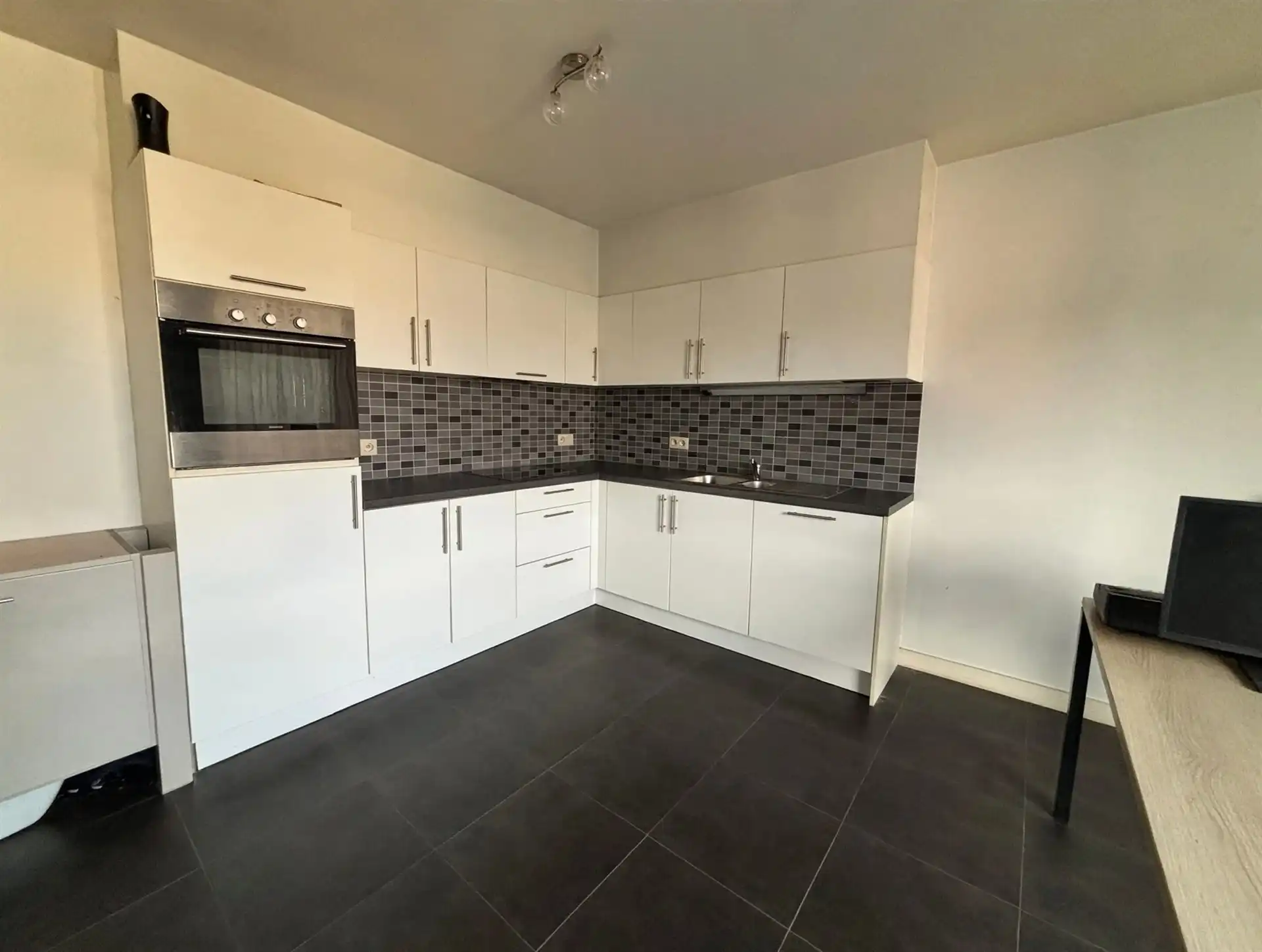 Ruim appartement met twee slaapkamers en twee terrassen foto 3