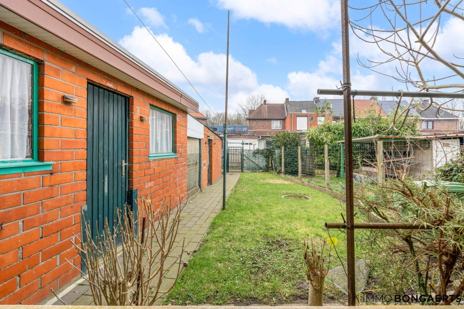 Ruime woning met vier slaapkamers foto 19