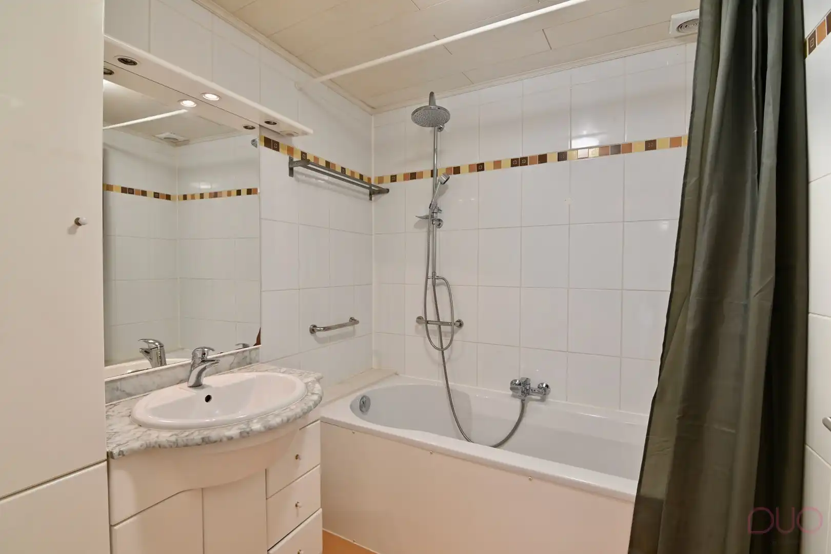 Instapklaar appartement met twee slaapkamers en groot terras met open zicht foto 10