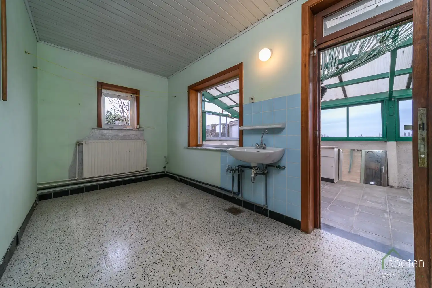 Steenkerke: Prachtig gelegen landhuis langs de Lo-vaart tussen Veurne en Alveringem op 38a 90ca grondopp. foto 12