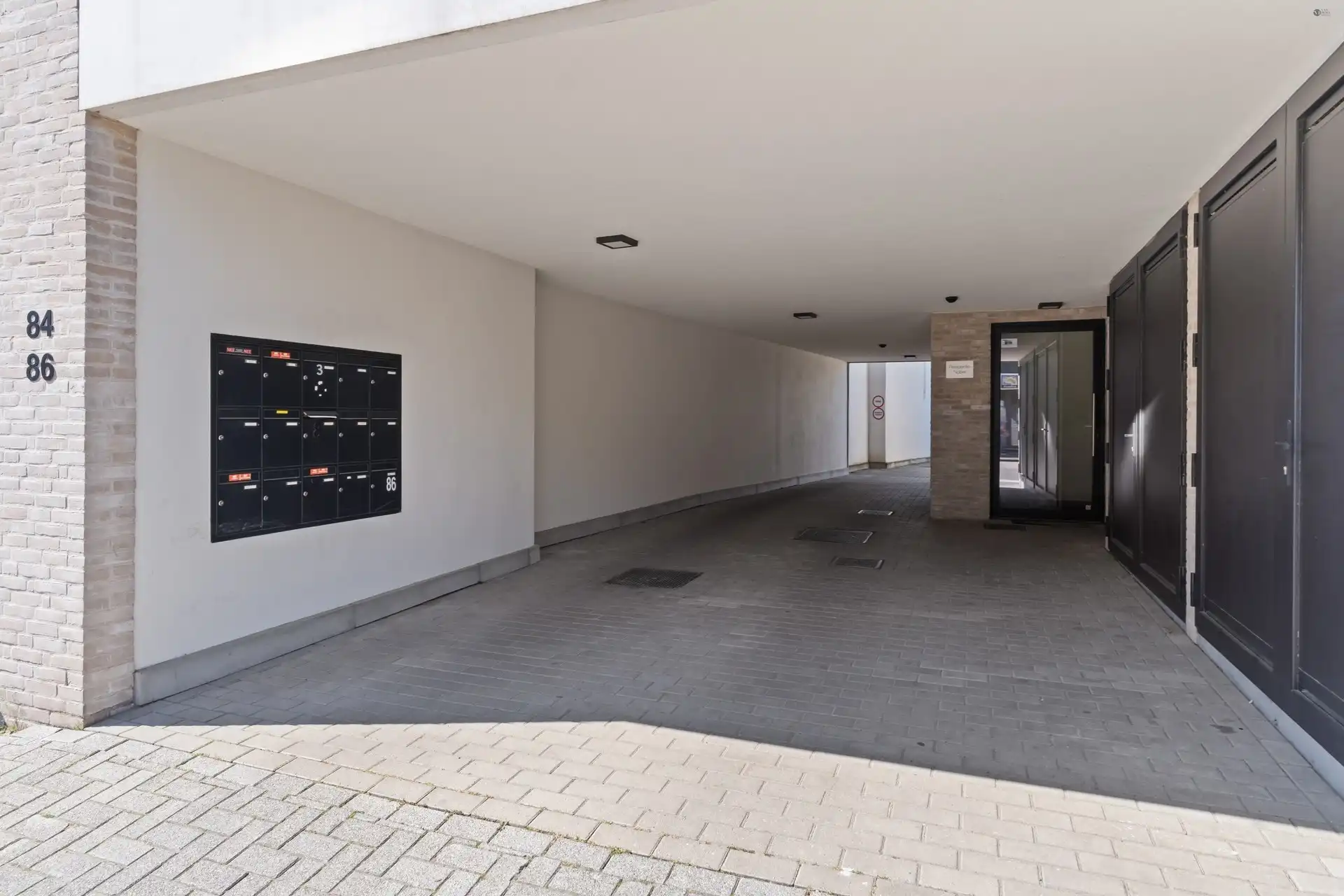 Luxueus afgewerkt gelijkvloers appartement te centrum Stekene foto 25