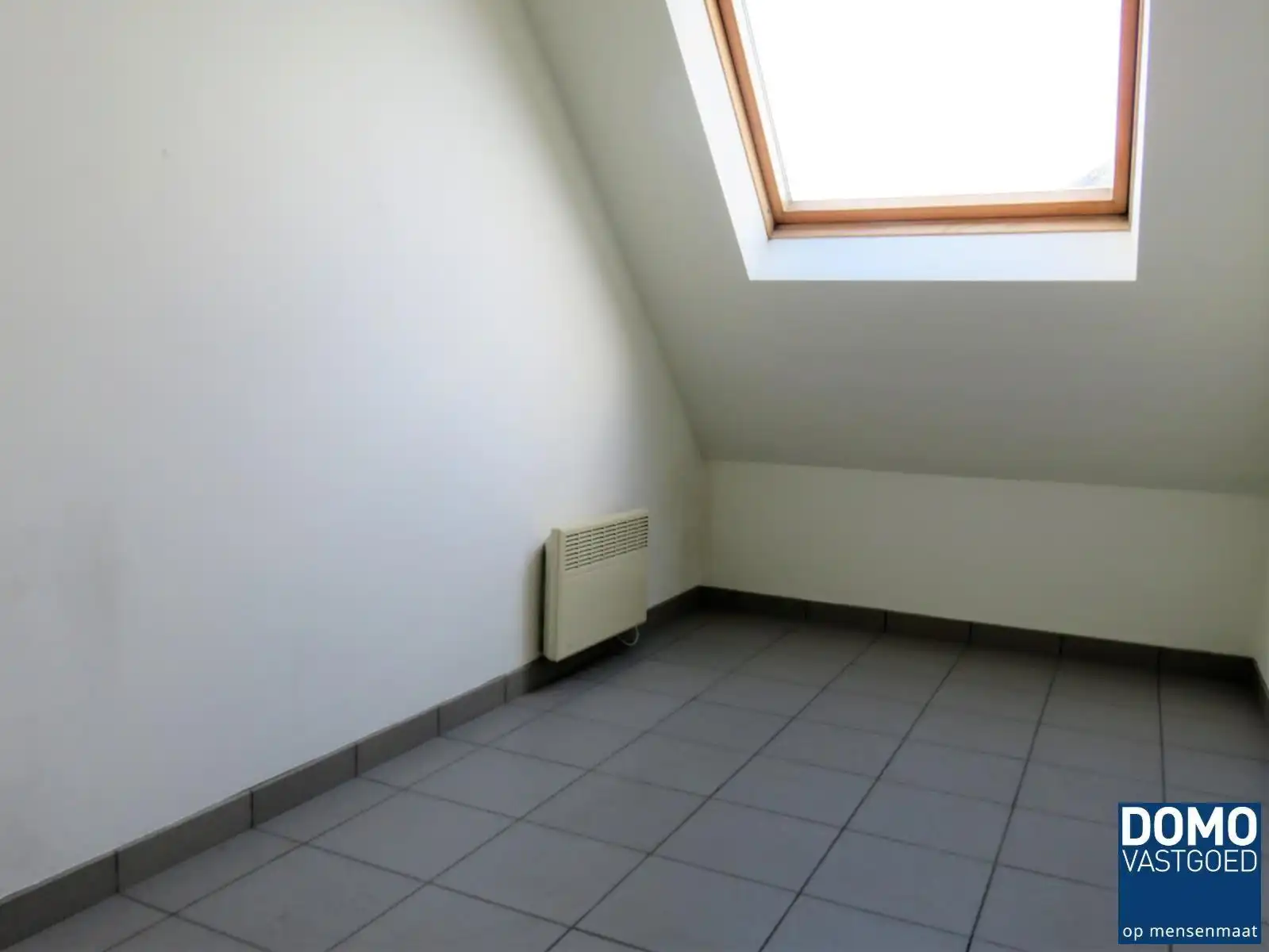 Ruim duplexappartement met 2 slaapkamers op een centrale ligging in Diepenbeek. foto 7