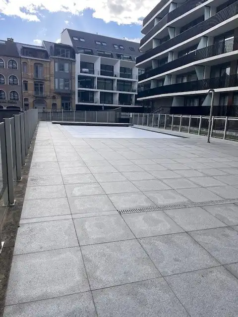 Mooi appartement met 1 slaapkamer in residentie met enorm zonneterras. Bouwjaar 2014. Erfpachtformule. foto 13