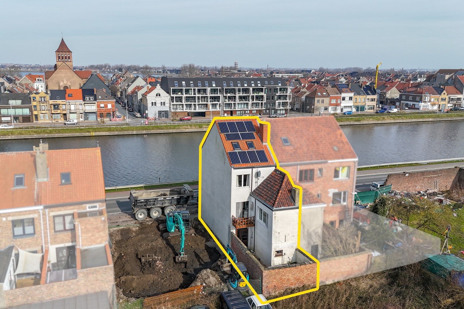 Ruime woning met 3 slaapkamers langs de vaart foto 2
