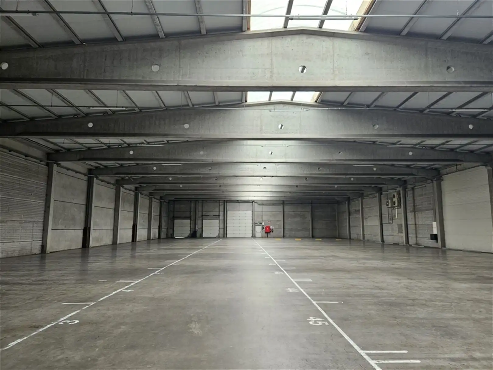 Magazijn met laad- en loskades te Desteldonk foto 5