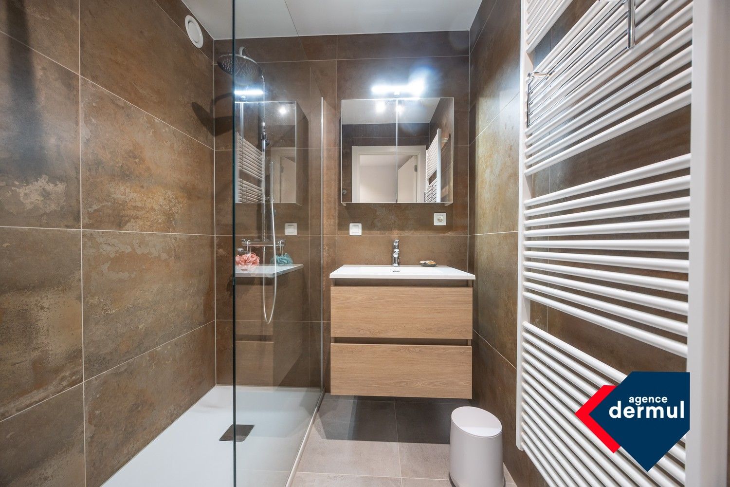 RECENT APPARTEMENT MET PARKING foto 18