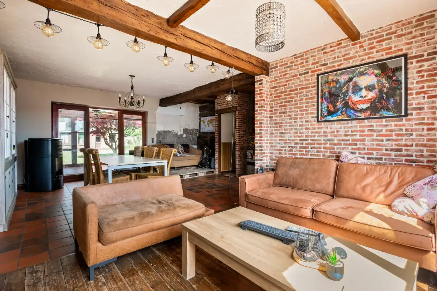 Charmante, te renoveren woning met ruime groene tuin foto 5