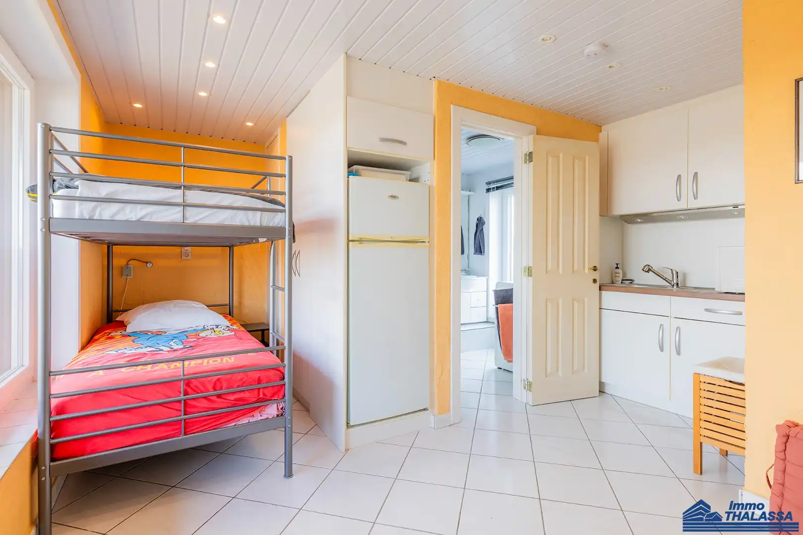 Gemeubeld appartement met extra studio foto 19