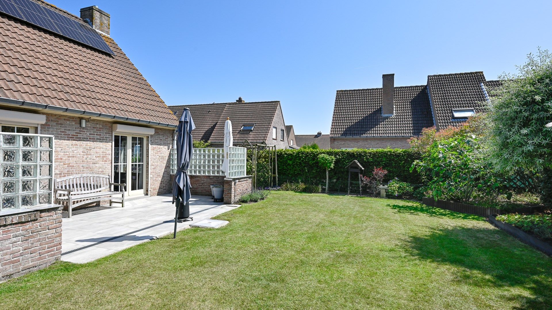 Halfopen villa met garage en zonnige tuin foto 10