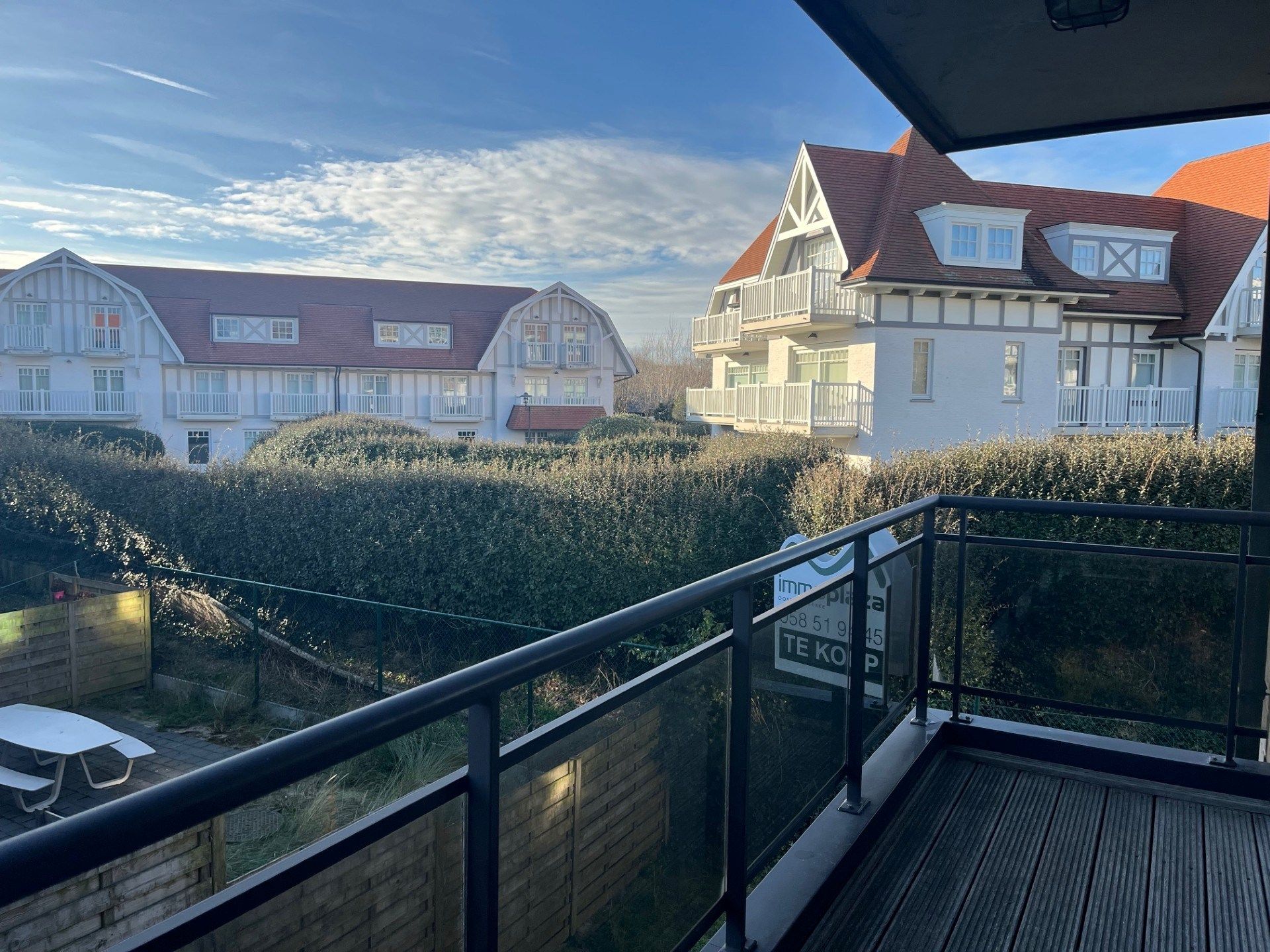 Gerenoveerd appartement met 2 slaapkamers én terras vlak bij het strand van Sint-André Oostduinkerke foto 2
