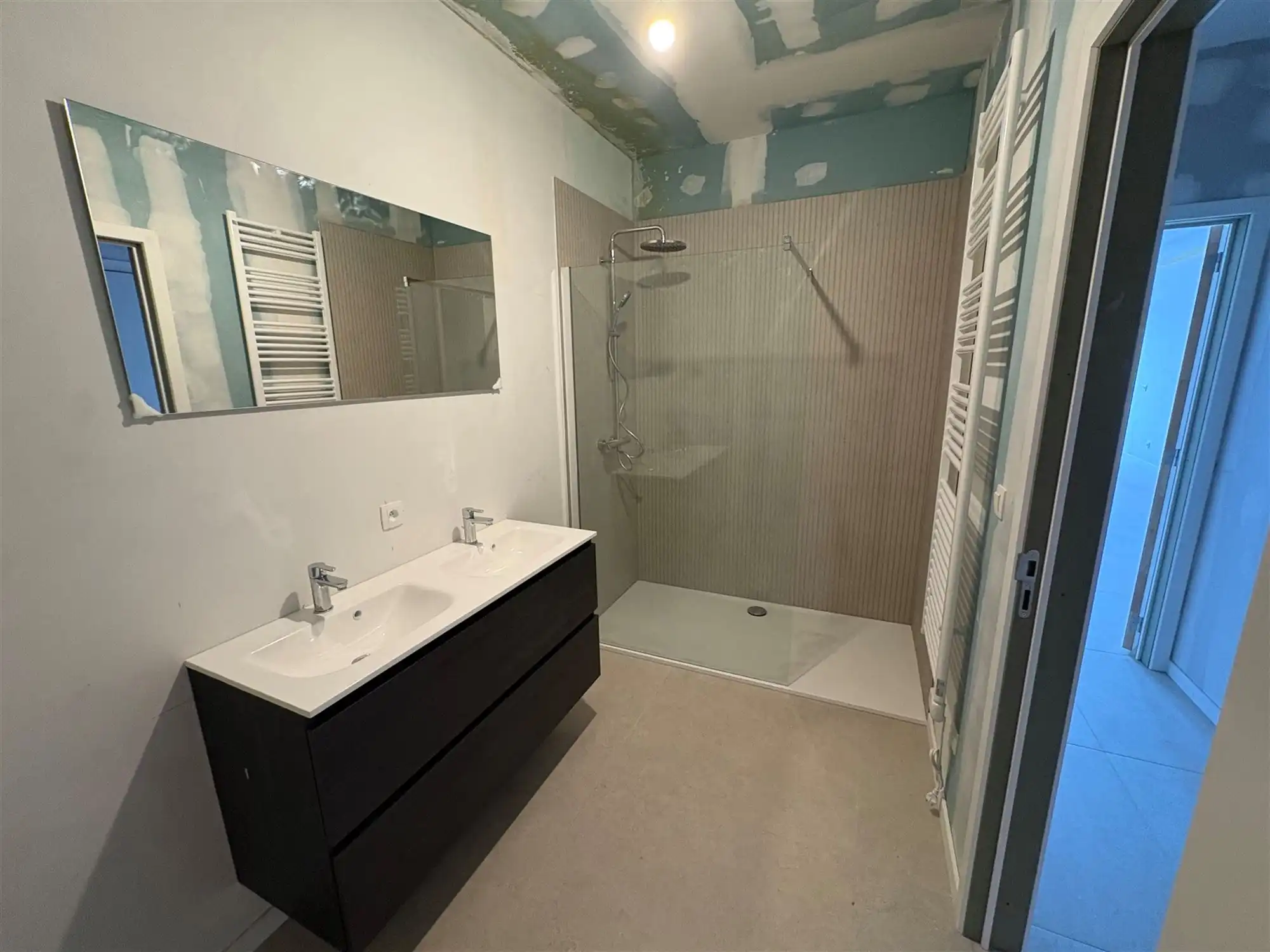 Ruim appartement met 2 slaapkamers en grote zuidtuin. foto 11