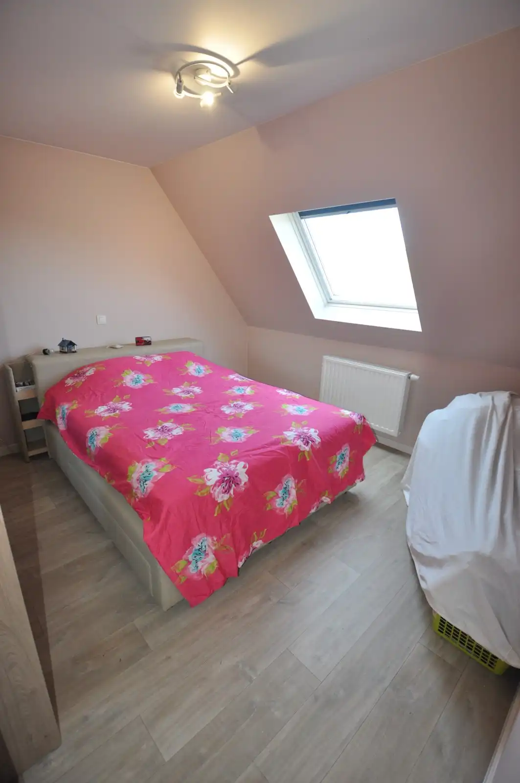 Stijlvol appartement met private autostaanplaats foto 12