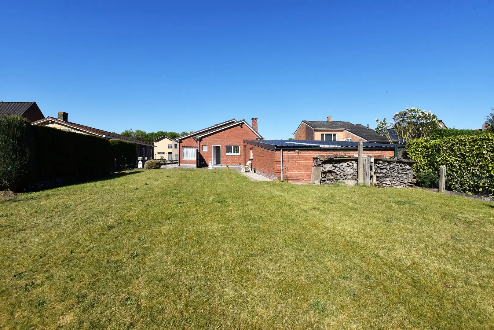 Grondig te renoveren woning  mooi gelegen te Adegem foto 3