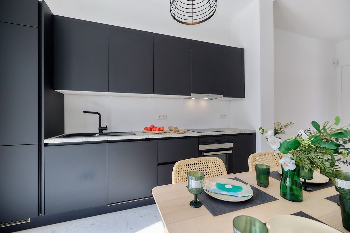 Vernieuwbouwwoning met 3 zeer ruime slaapkamers (20m²), bureau en stadstuin – instapklaar en energiezuinig foto 2