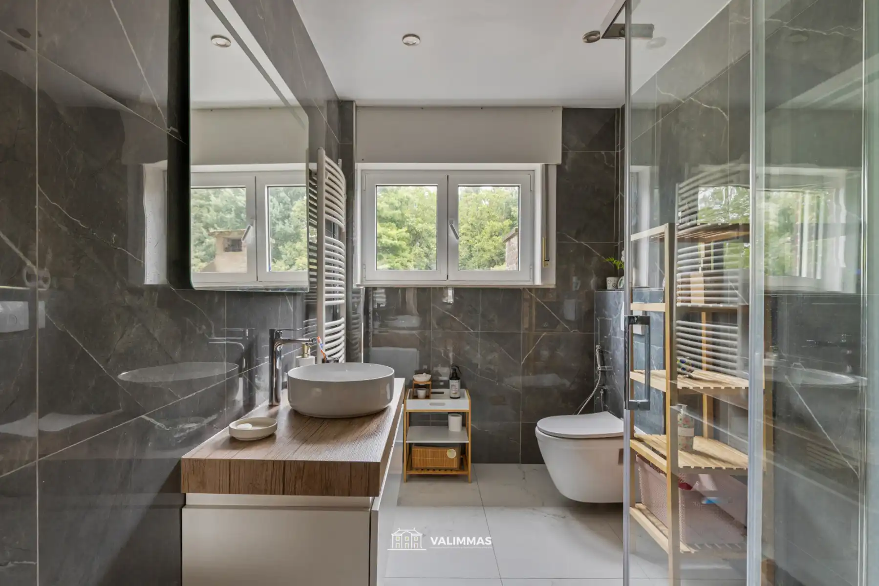 Verzorgde en welgelegen rijwoning met ruime garage, tuin... foto 11