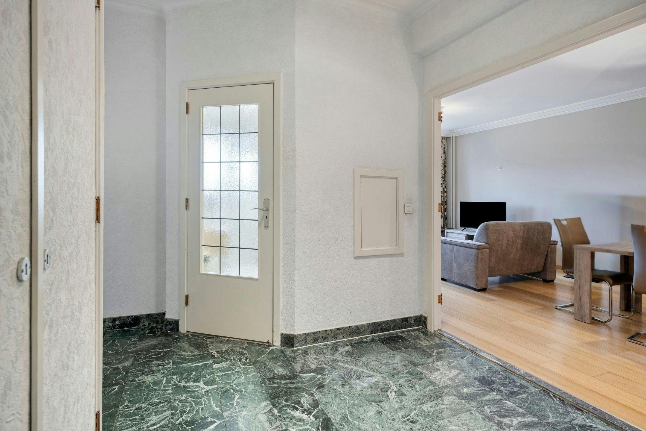 Appartement met 2 slaapkamers en terras te koop in Antwerpen foto 2