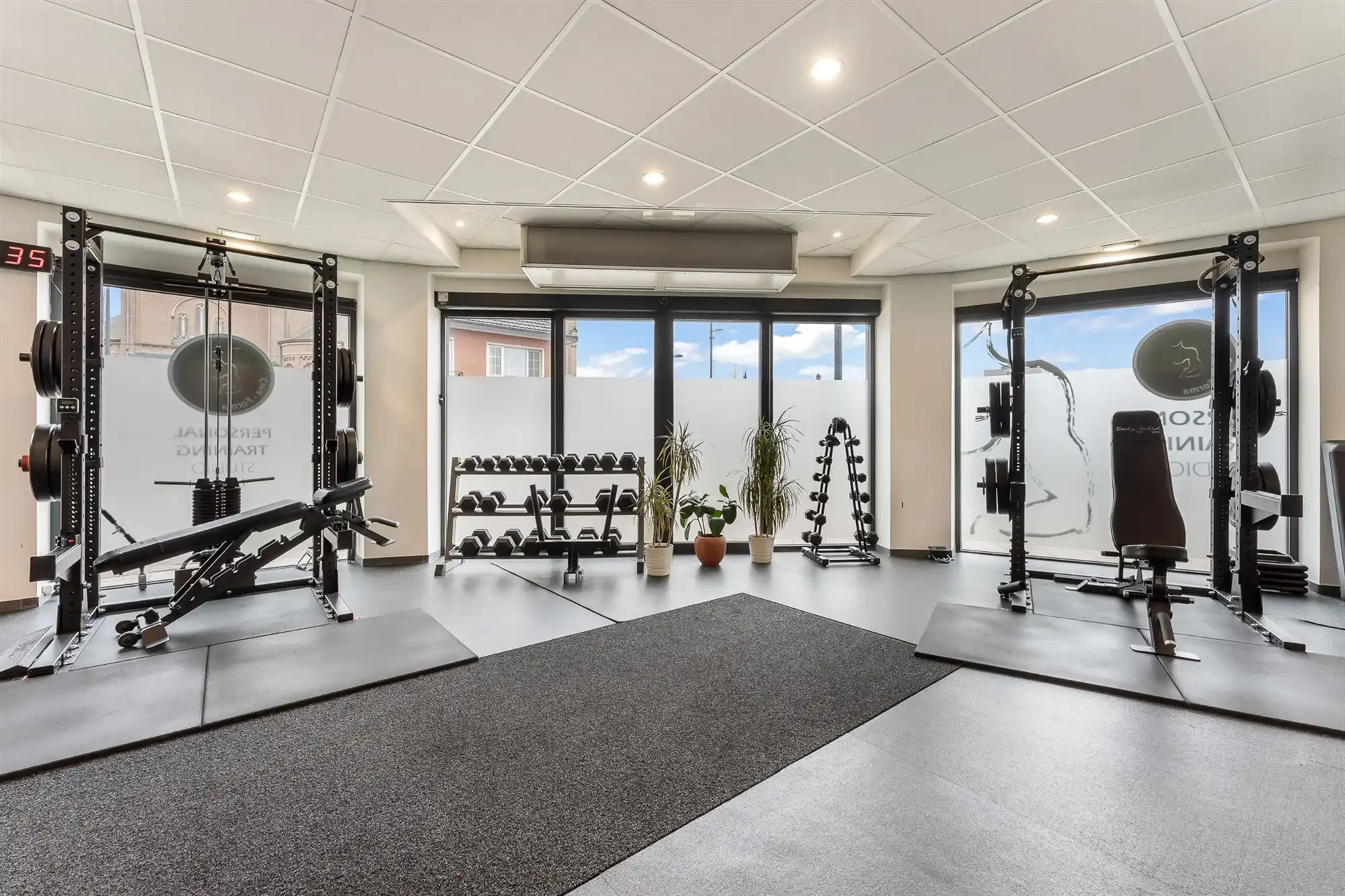 ZEER GOED GELEGEN HANDELSRUIMTE (110M²) MET BUREAU EN KITCHENETTE TE PAAL foto 4