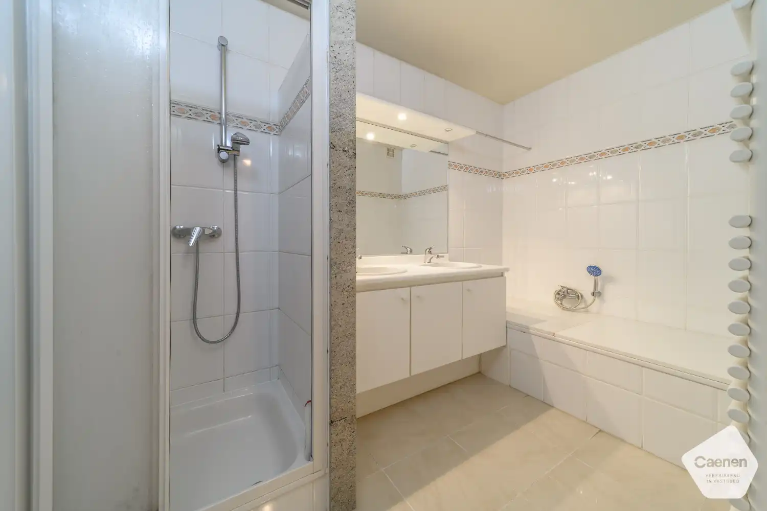 Comfortabel wonen aan zee – instapklaar tweeslaapkamerappartement met garage en kelderberging inbegrepen foto 13