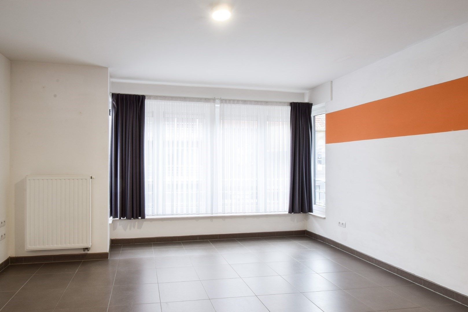 Instapklaar éénslaapkamerappartement op centrale ligging te Gistel foto 2