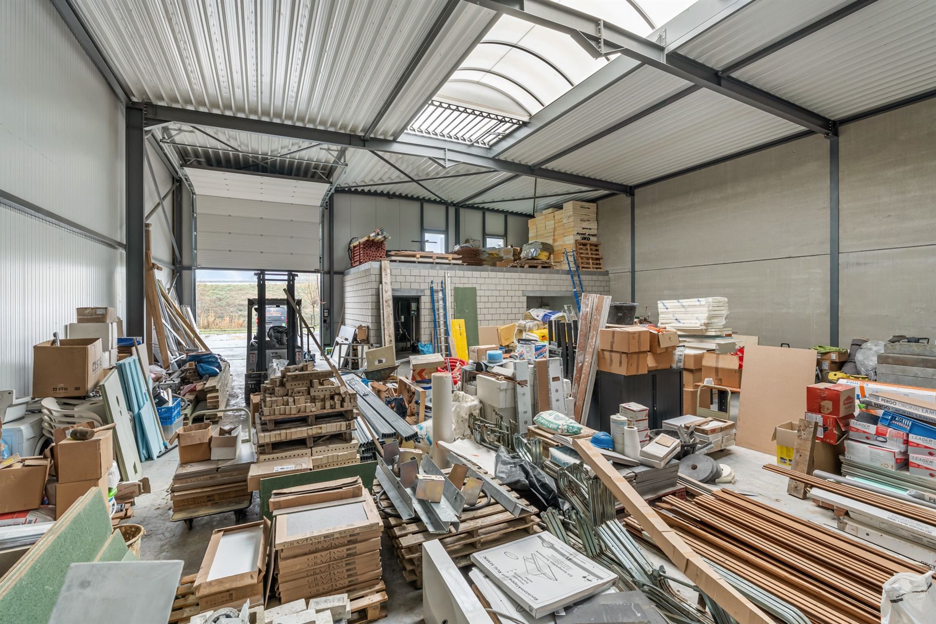 Industrieel gebouw, magazijn, opslagplaats. foto 5