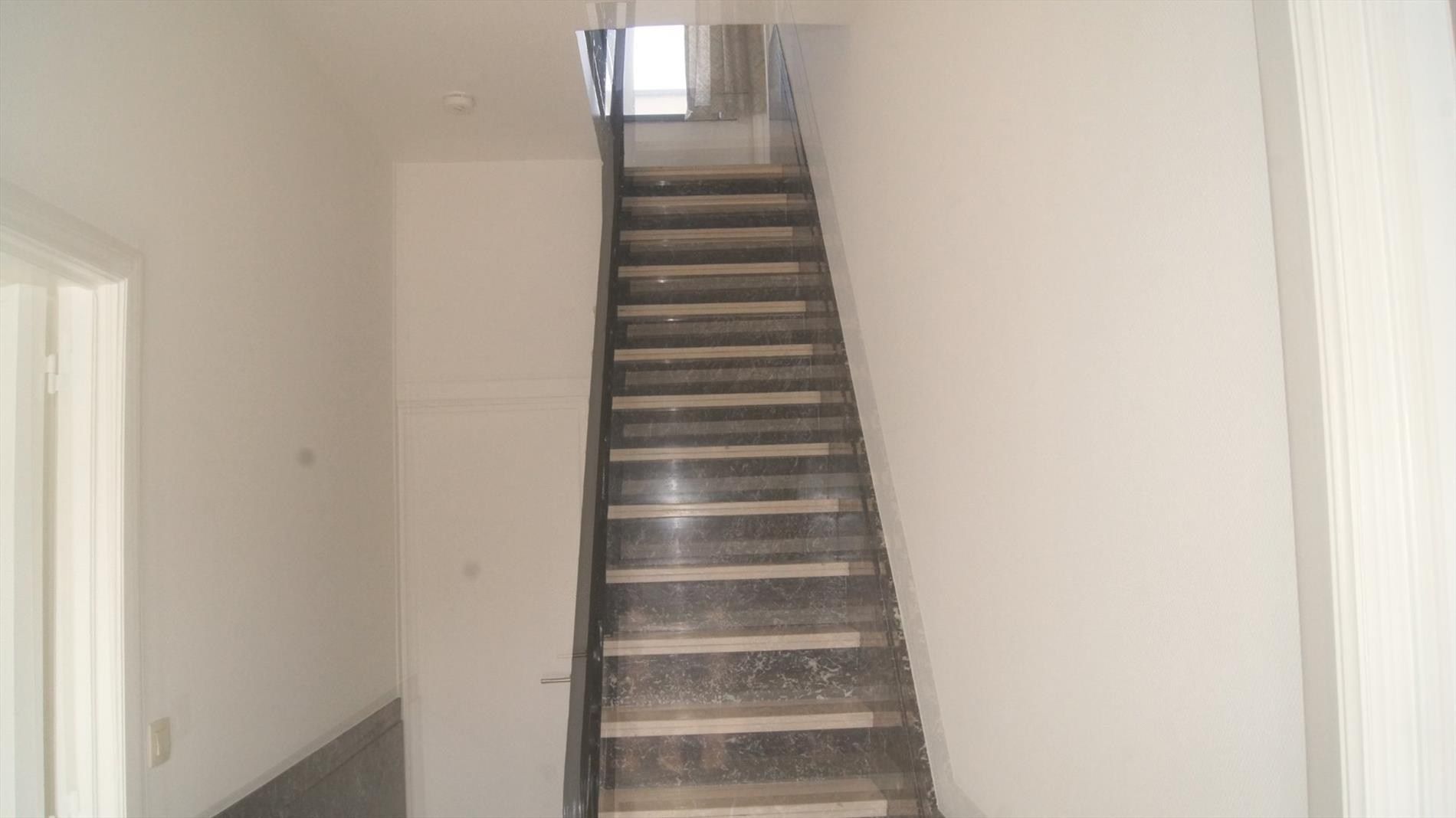 Volledig instapklare woning met 3 slpks en garage foto 8