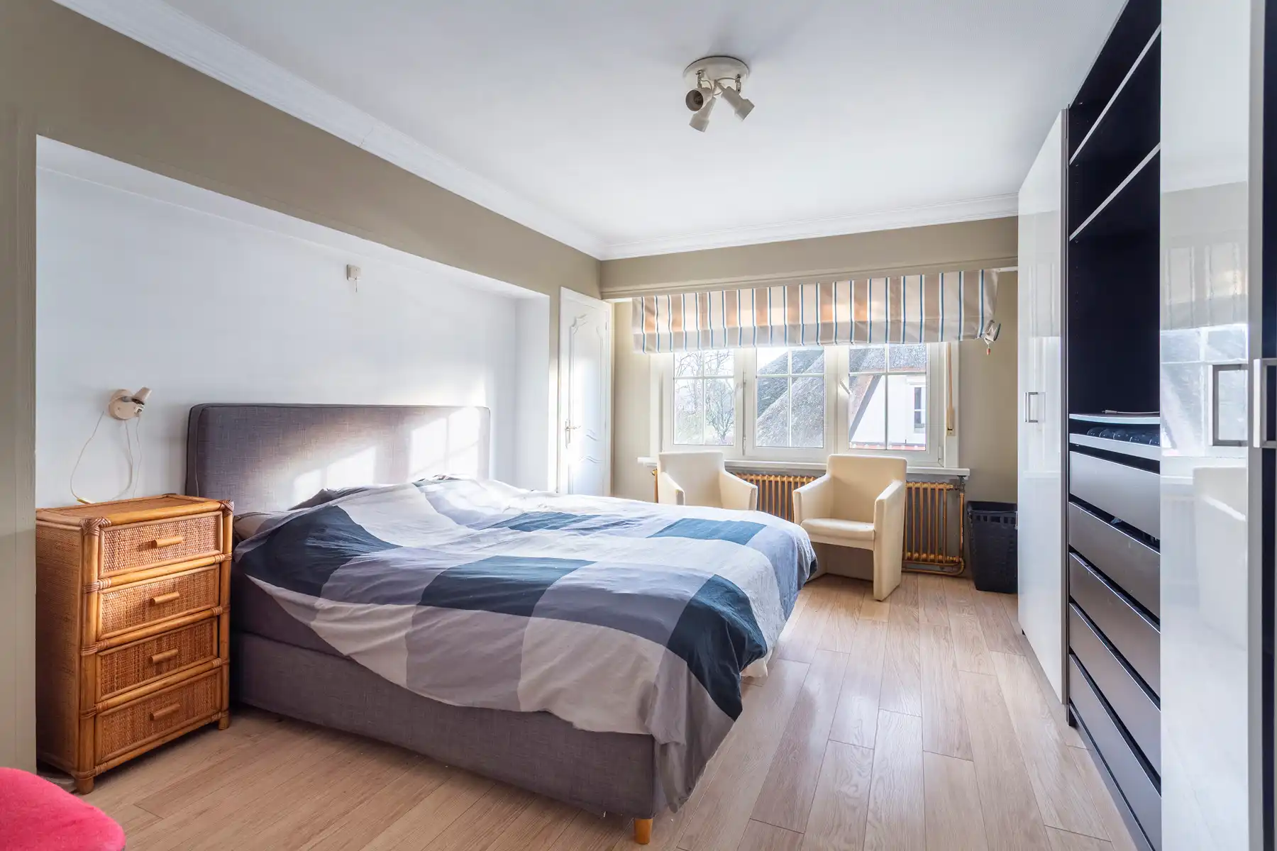 Luxueuze halfopen villa met zwembad in Elsdonckwijk foto 12