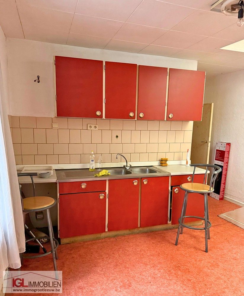 Handelsruimte met appartement te koop in Sint-Pieters-Leeuw foto 10