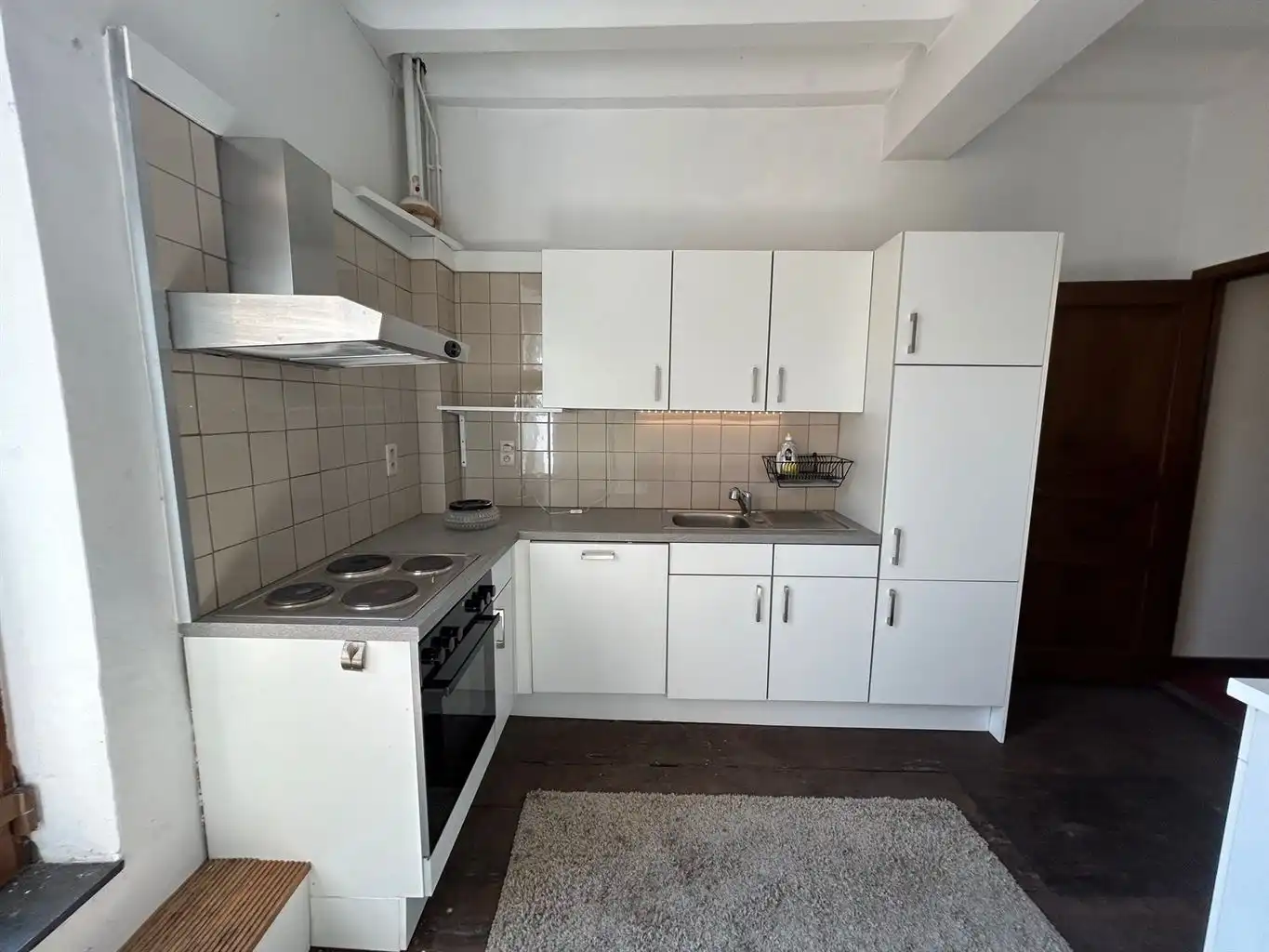 Stijlvolle handelsruimte met bovenliggende woonst, stadstuin en parkeerplaats in het centrum van Maaseik. foto 9