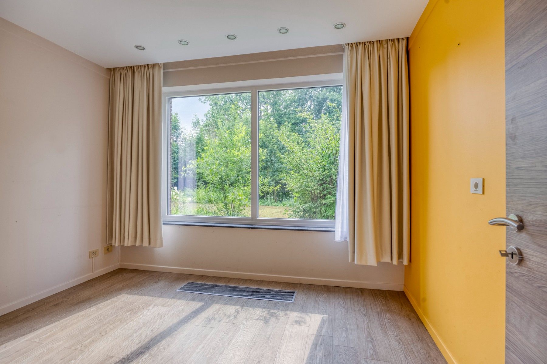 Ruime bungalow op groot perceel foto 23