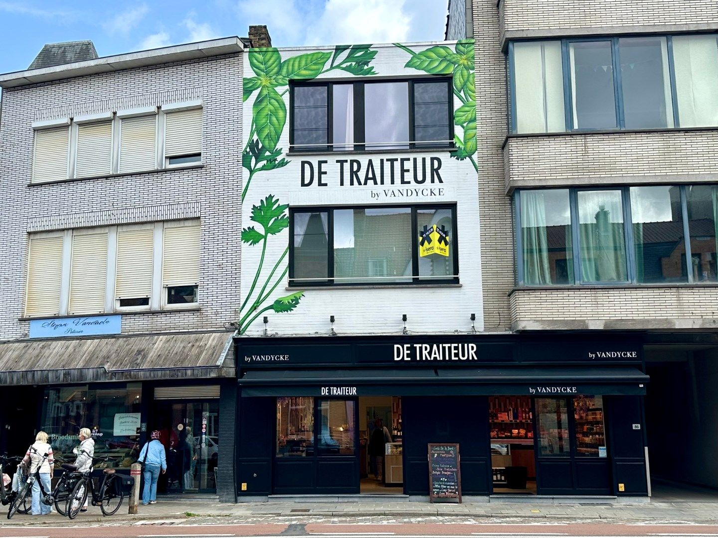 Duplex appartement op centrale ligging te Sint-Andries foto {{pictureIndex}}