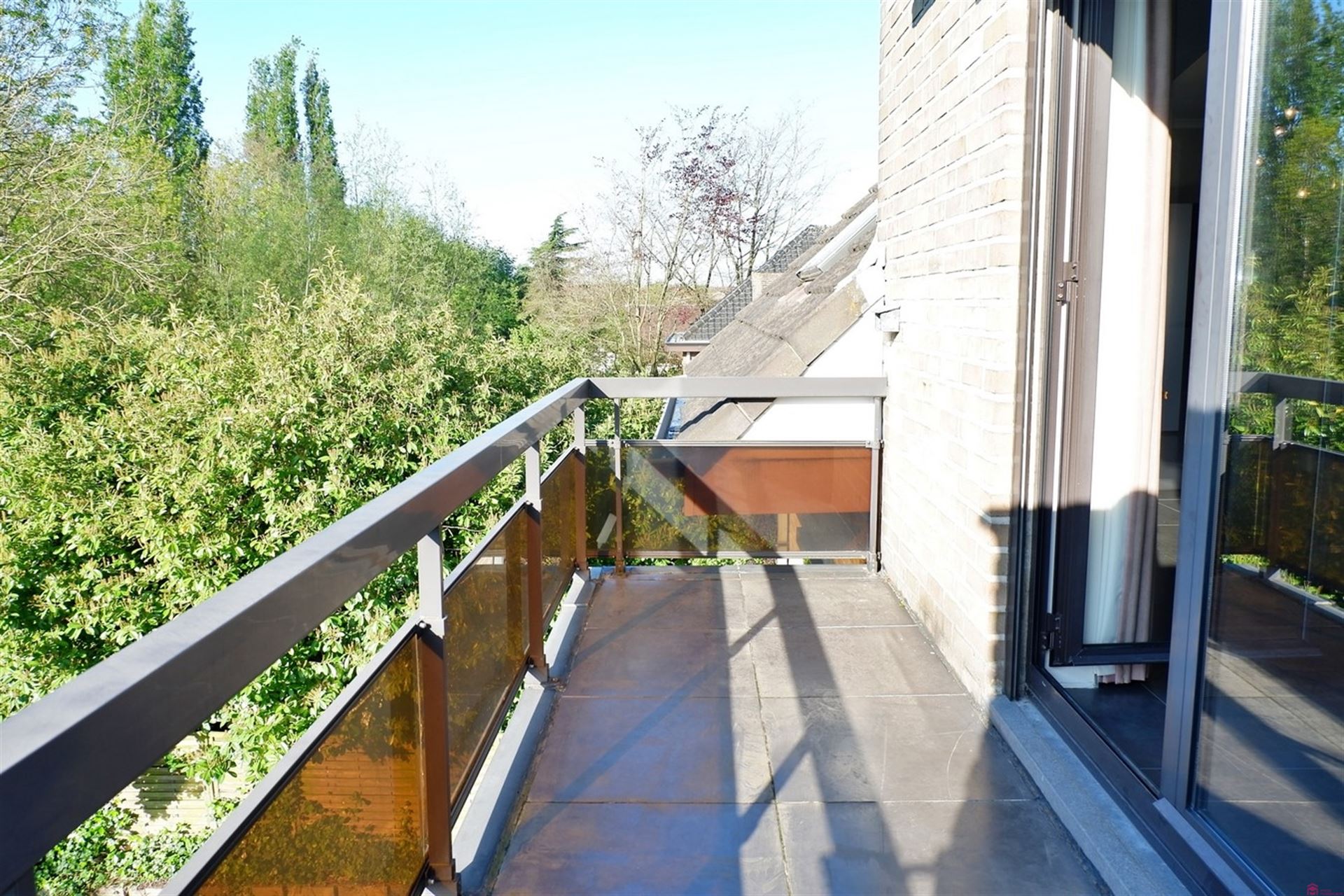 Ruim appartement met zonnig terras, uitkijkend op groen foto 6