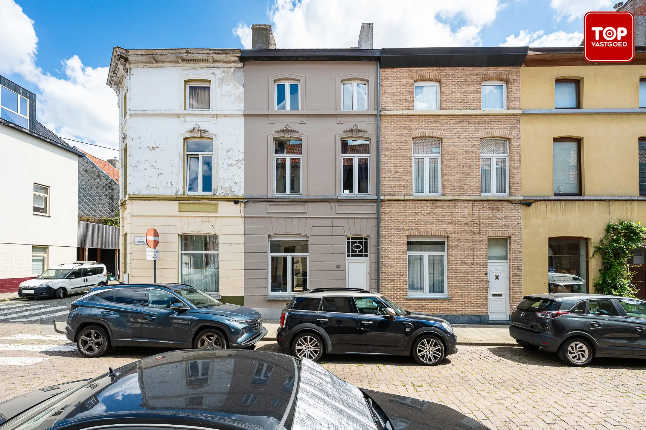 Hoofdfoto van de publicatie: Authentieke stadswoning met 4 slaapkamers en ruime koer nabij Gent