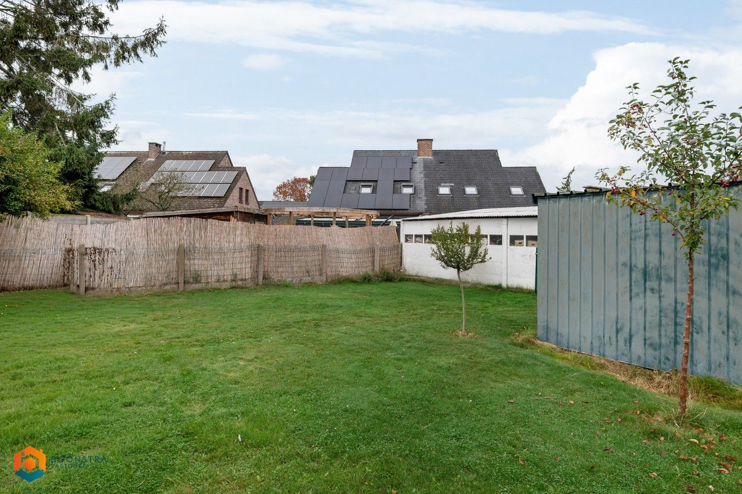 Instapklare woning met 3 slpkrs, garages en tuin te Weerde foto 8