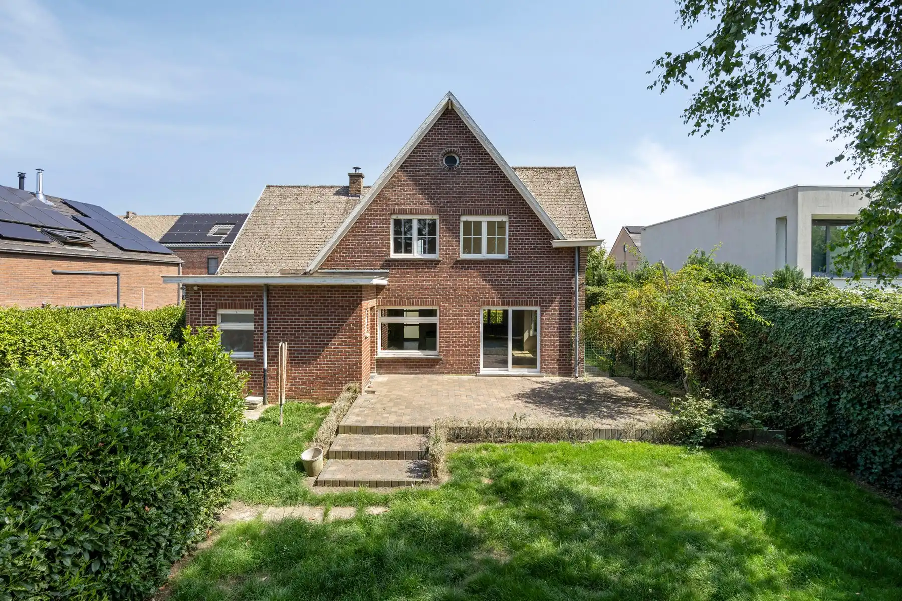 Karaktervolle woning met terras en grote tuin. foto 23