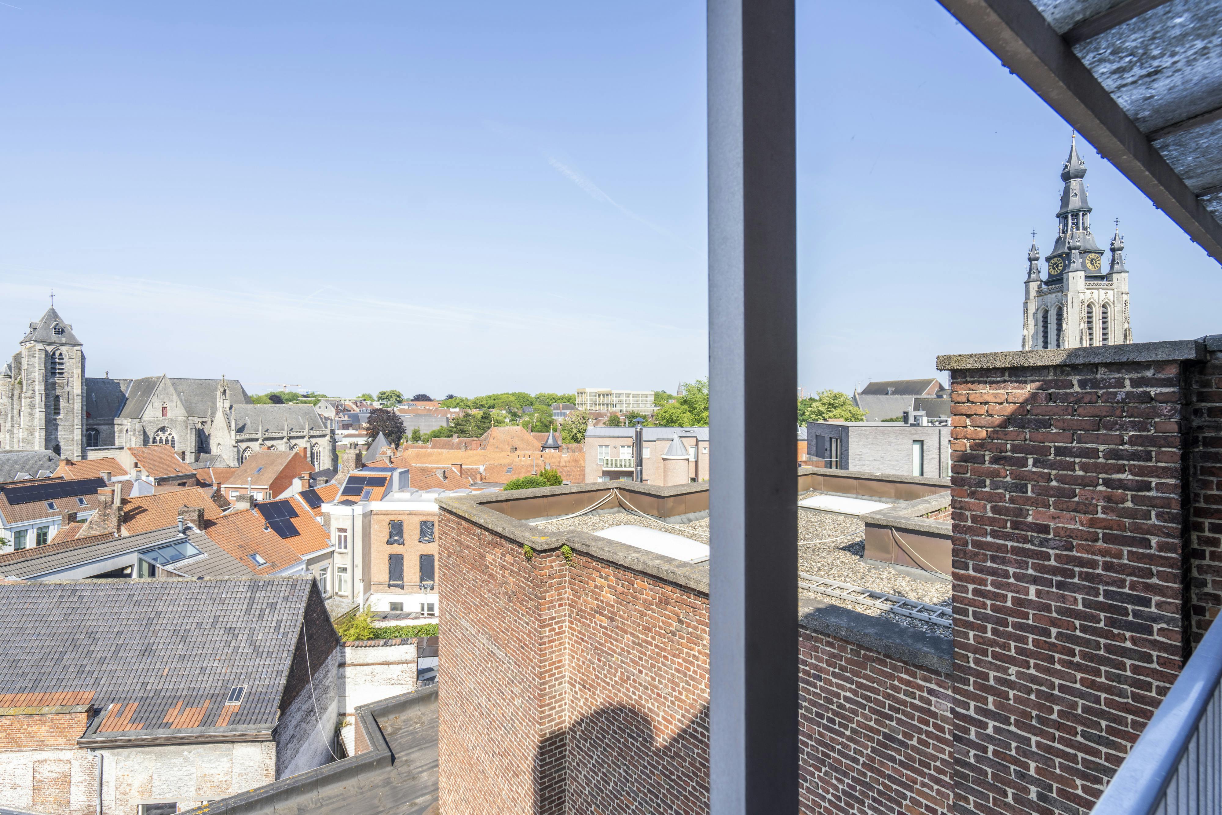 Ruim Appartement met zicht op de Grote Markt van Kortrijk foto 17