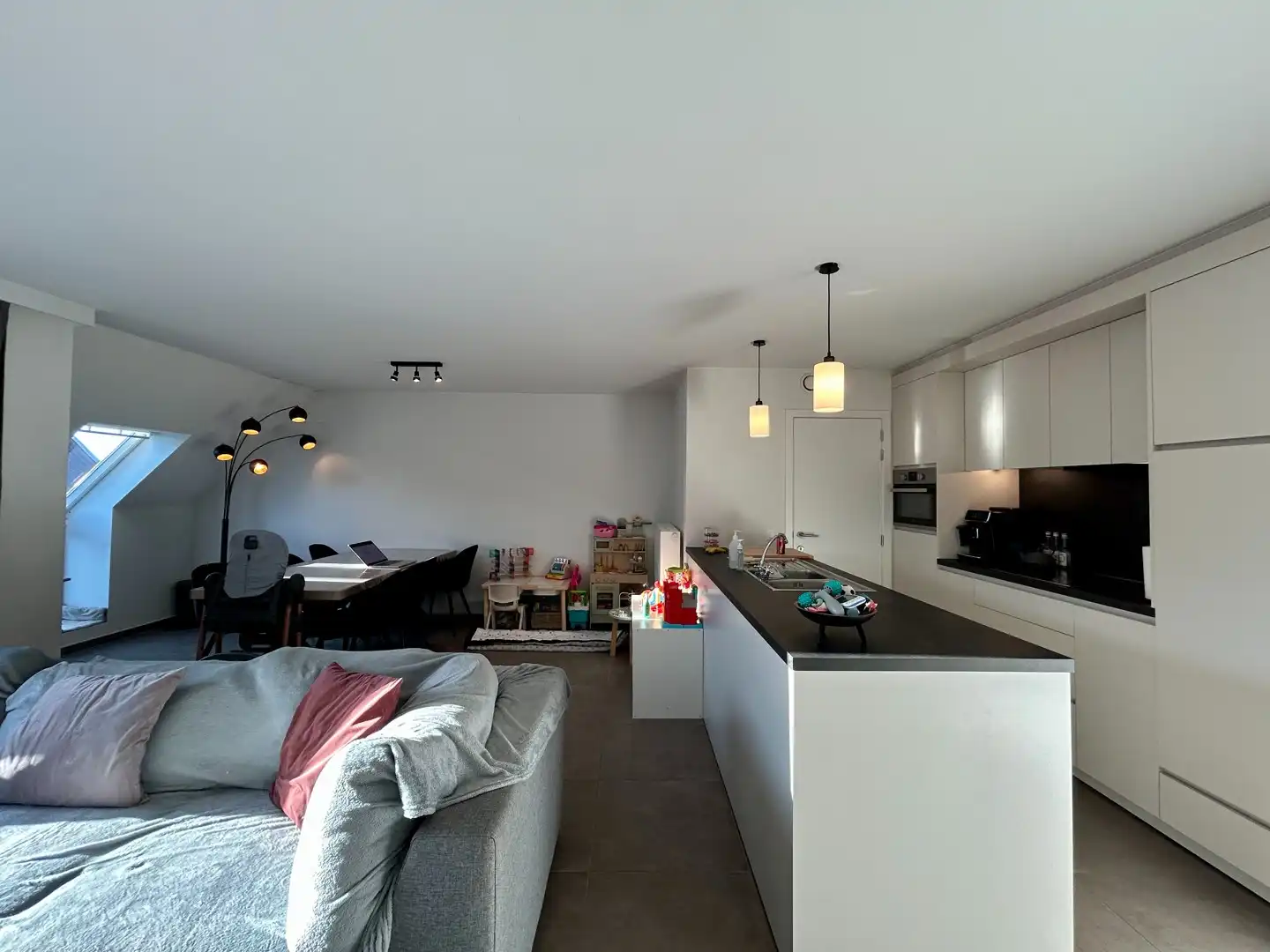 Recent twee-slaapkamerappartement op wandelafstand van centrum Meulebeke! foto 3