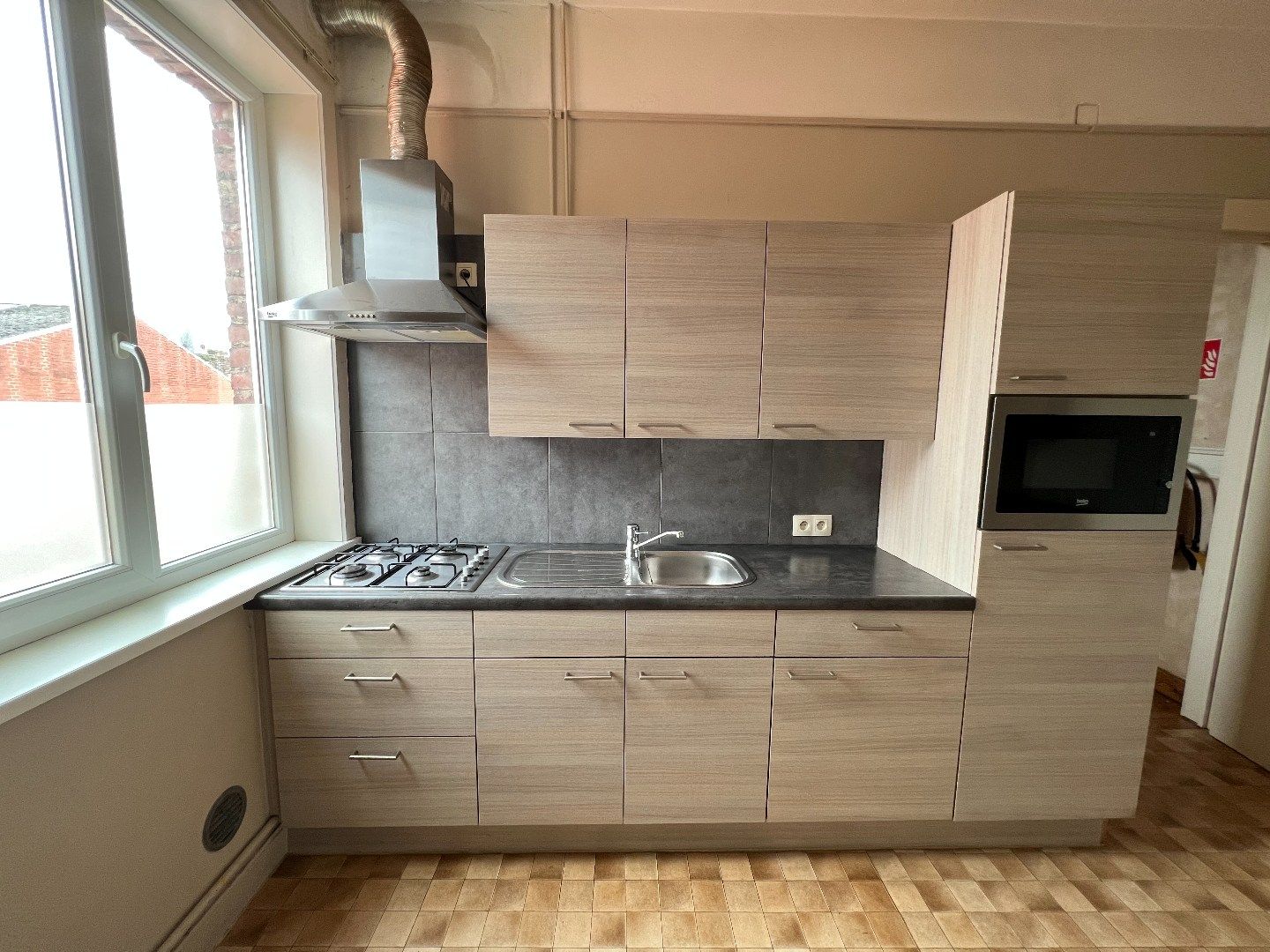 GEMEUBELD DUPLEX-APPARTEMENT MET 1 SLAAPKAMER IN IEPER foto 4