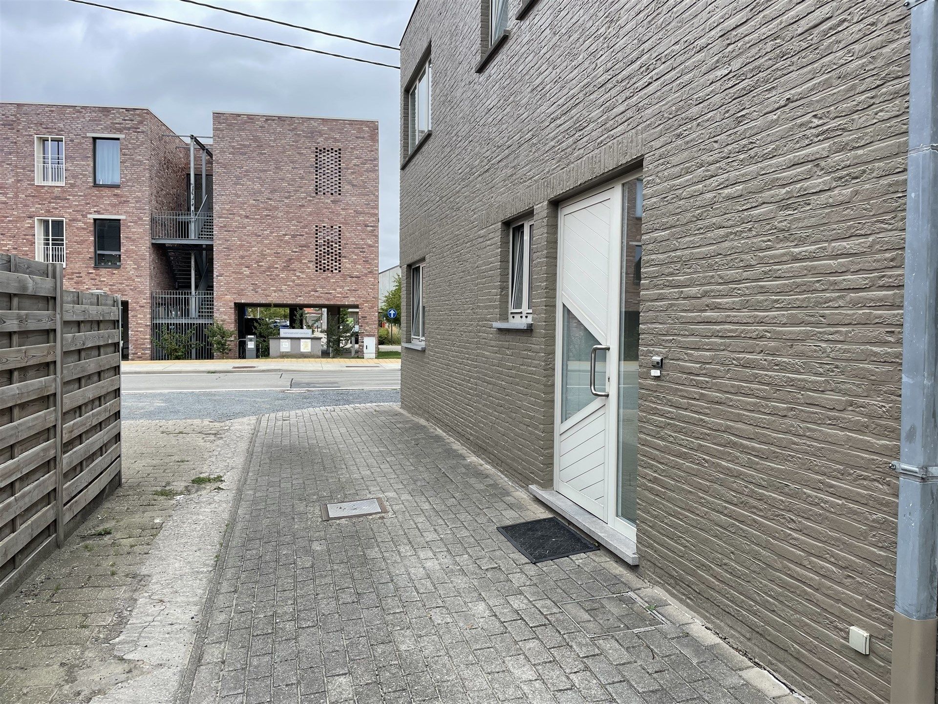 Mooi en centraal gelegen ruim gelijkvloers appartement met terras en tuintje. foto 23