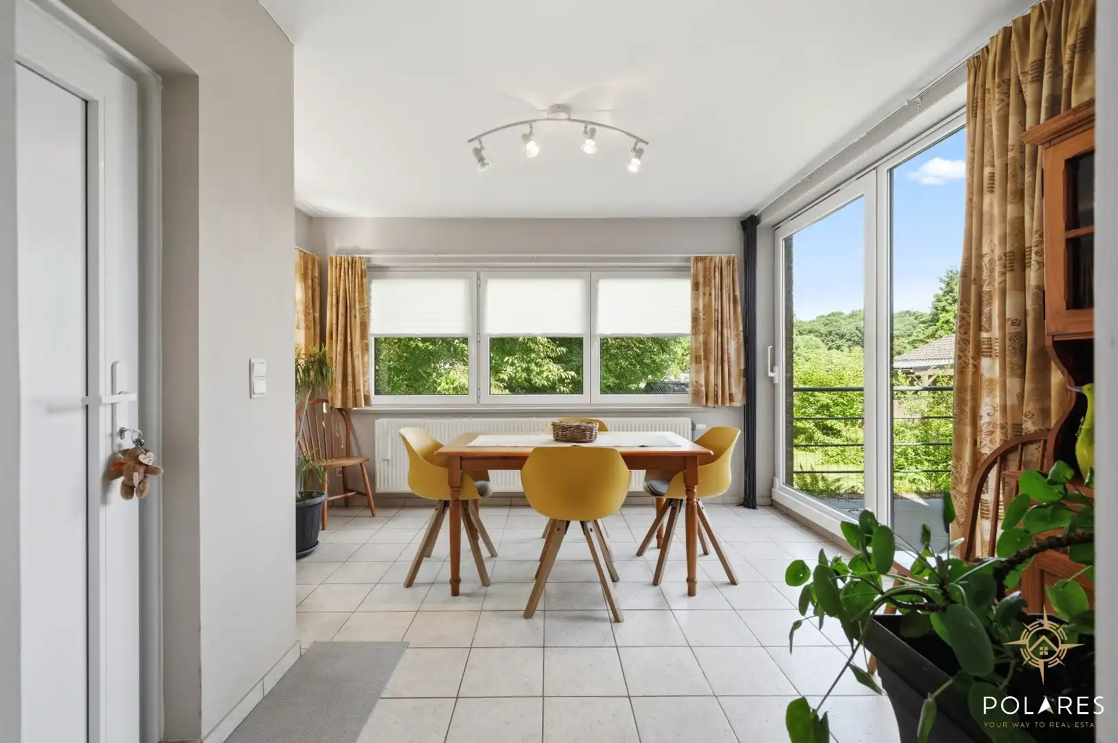 Instapklare halfopen bebouwing met veel privacy op een rustige locatie! foto 13