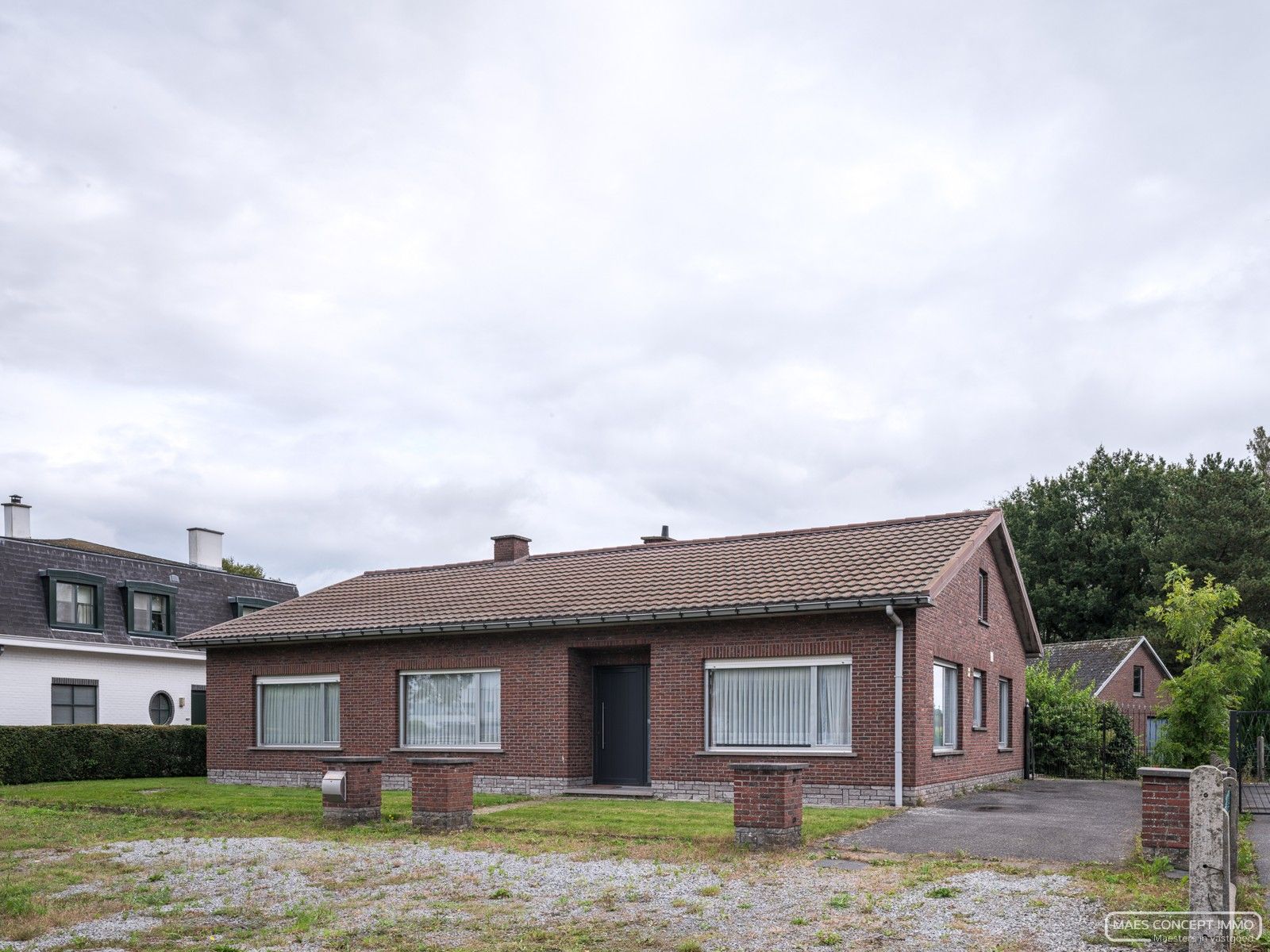 Bungalow op prachtig perceel van 2255 m² met adembenemend verzicht en bijgebouw. foto 2