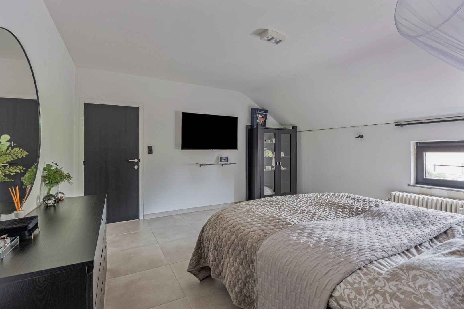 Vernieuwde woning met 319 m² woonplezier in het rustige Nerem foto 18