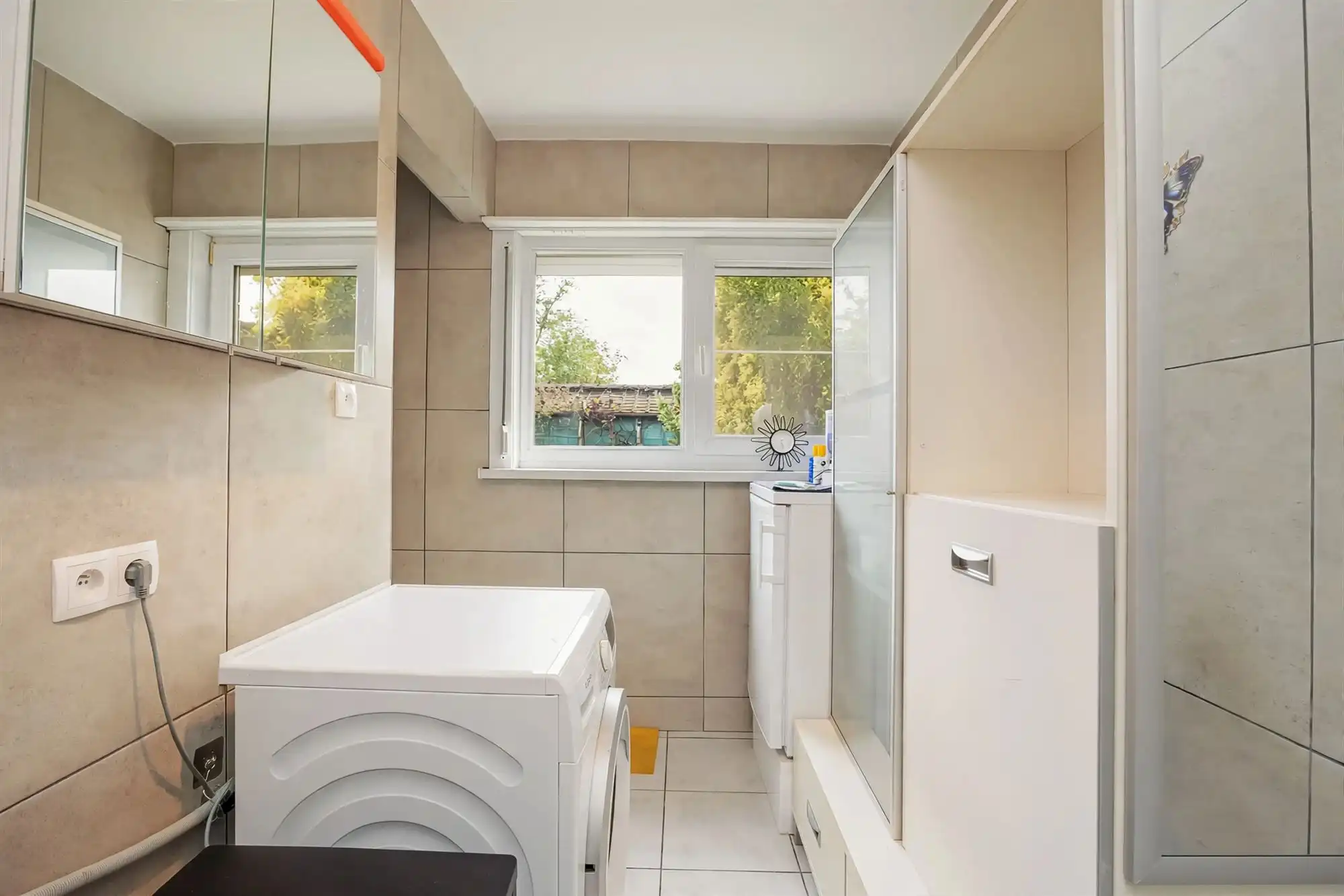 Degelijke halve losbouw met 4 slpks, (voor)tuin en garage foto 13