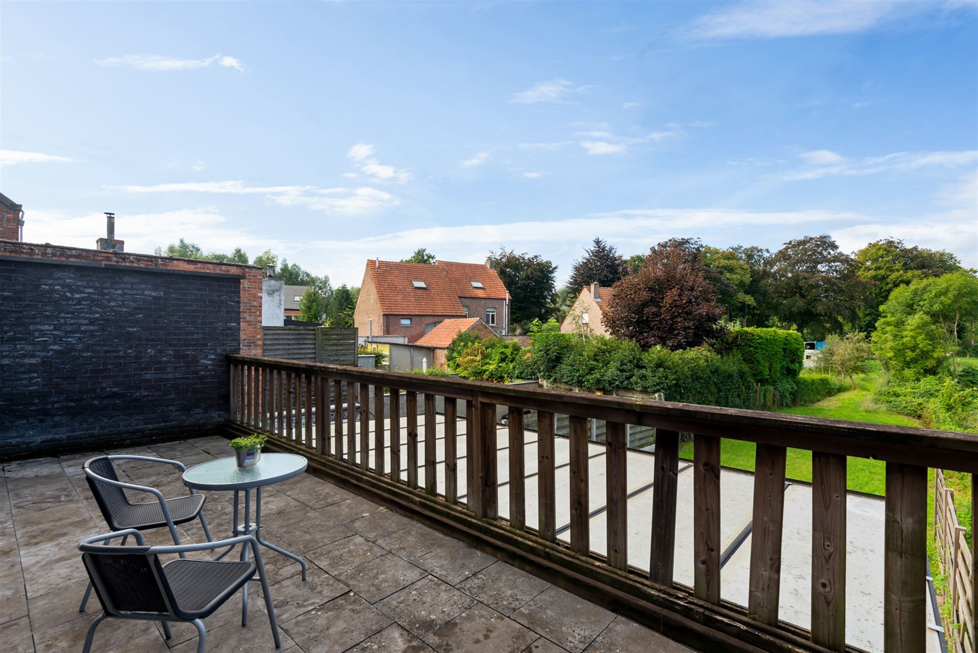 Ruime gezinswoning met vier slaapkamers en tuin foto 23