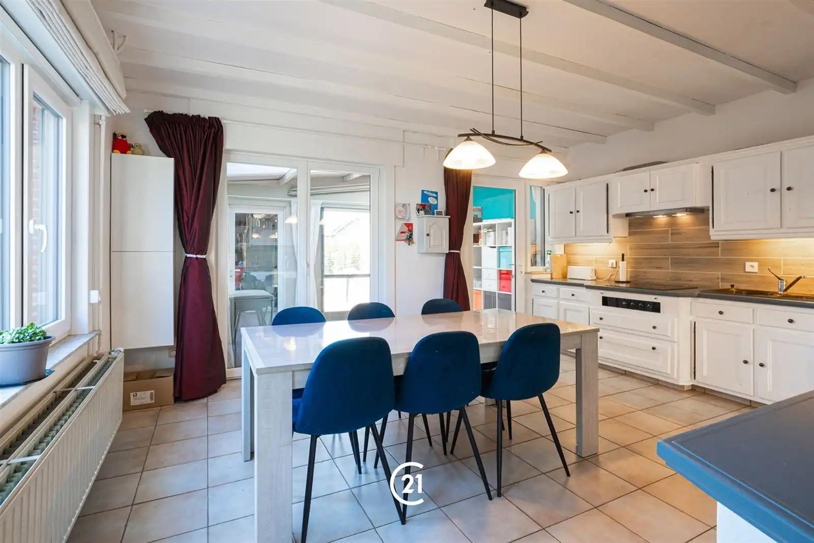 Goed gelegen gezinswoning met 3 ruime kamers, garage, tuin en berging foto 5