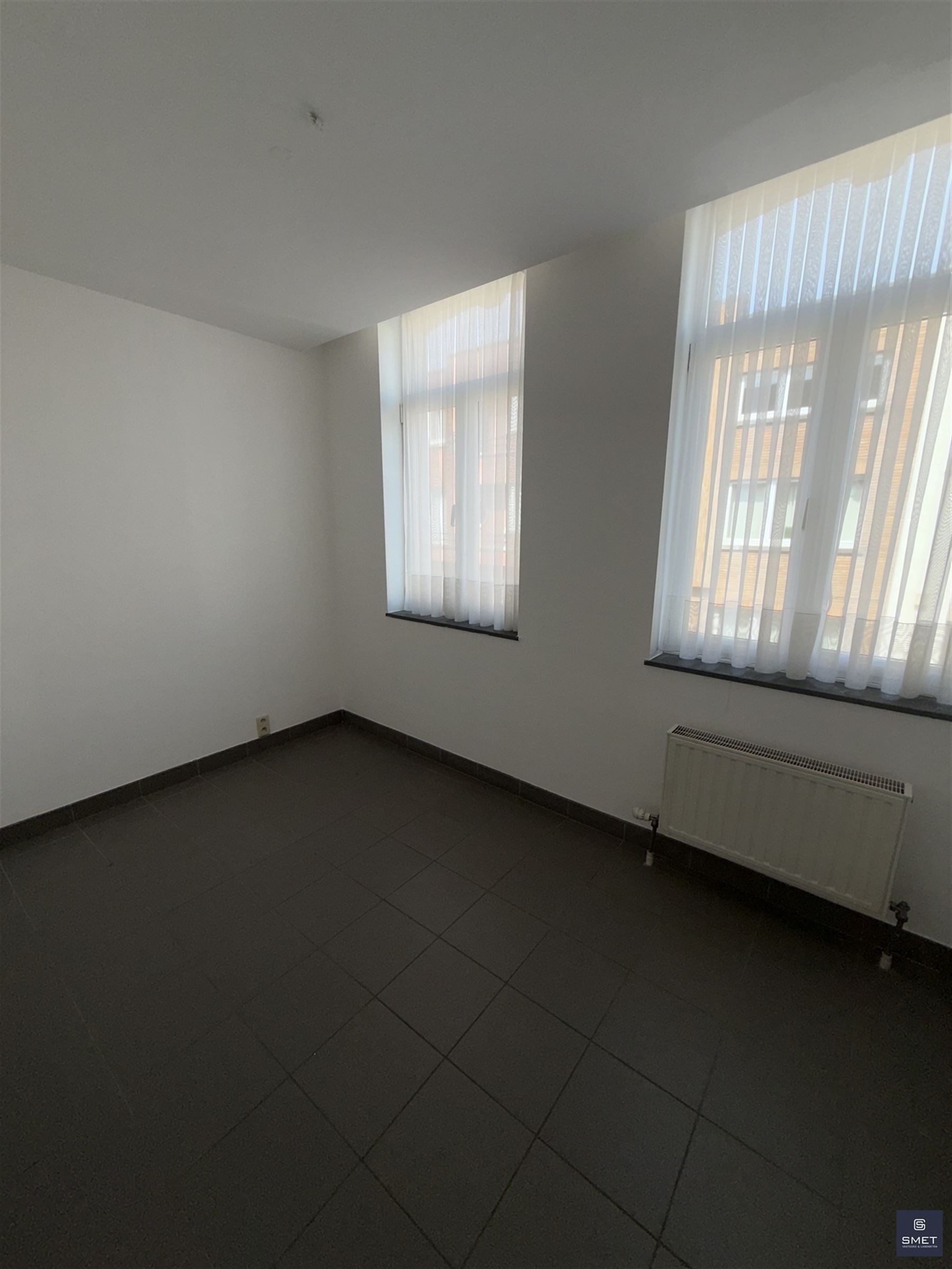 OPBRENGSTEIGENDOM MET 3 APPT EN 3 GAR foto 15