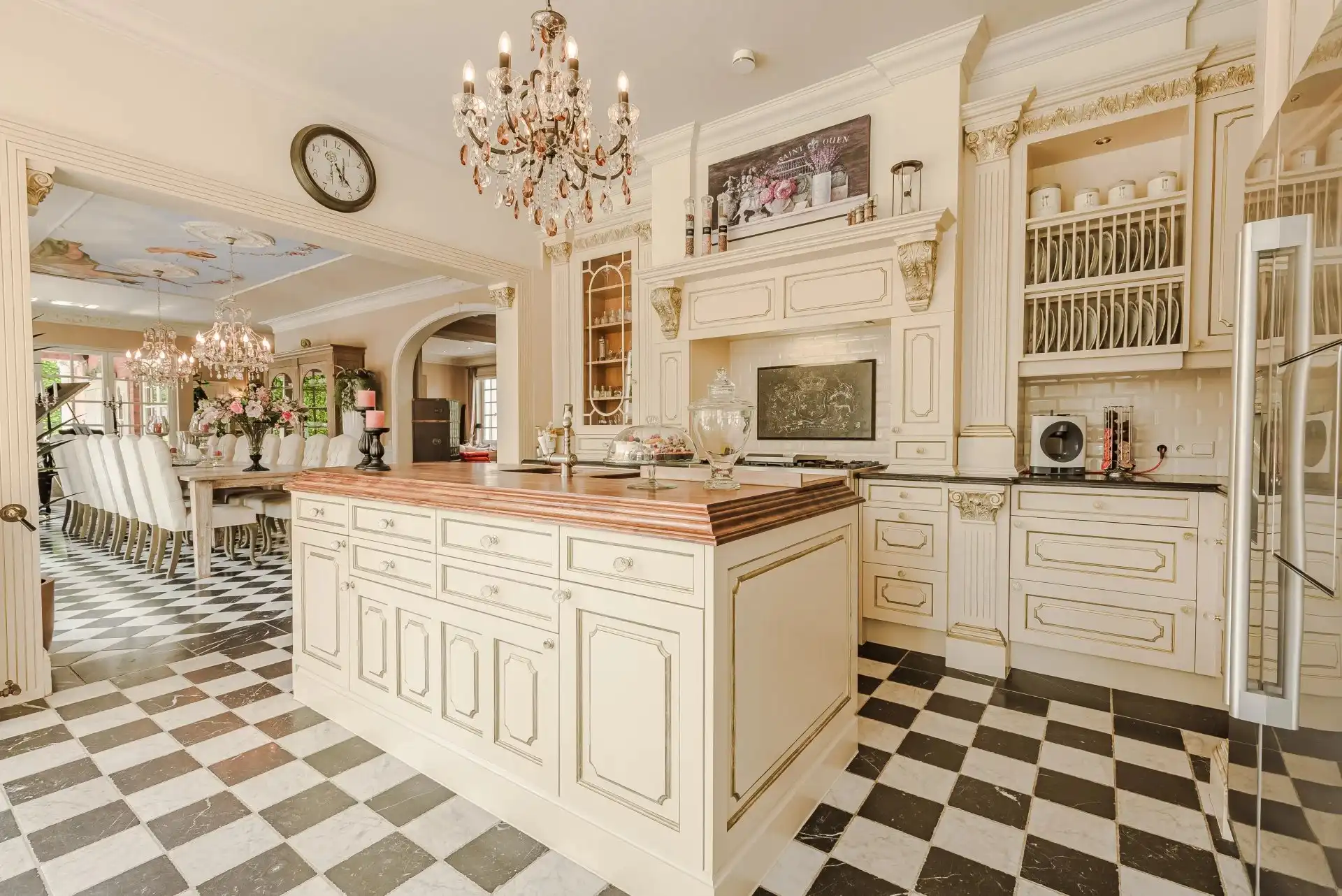 Prachtige luxueuze villa in Amerikaanse stijl met 4 slaapkamers en 2 badkamers. foto 6